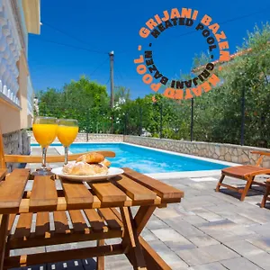 Apartment Pansion Tina, Šilo
